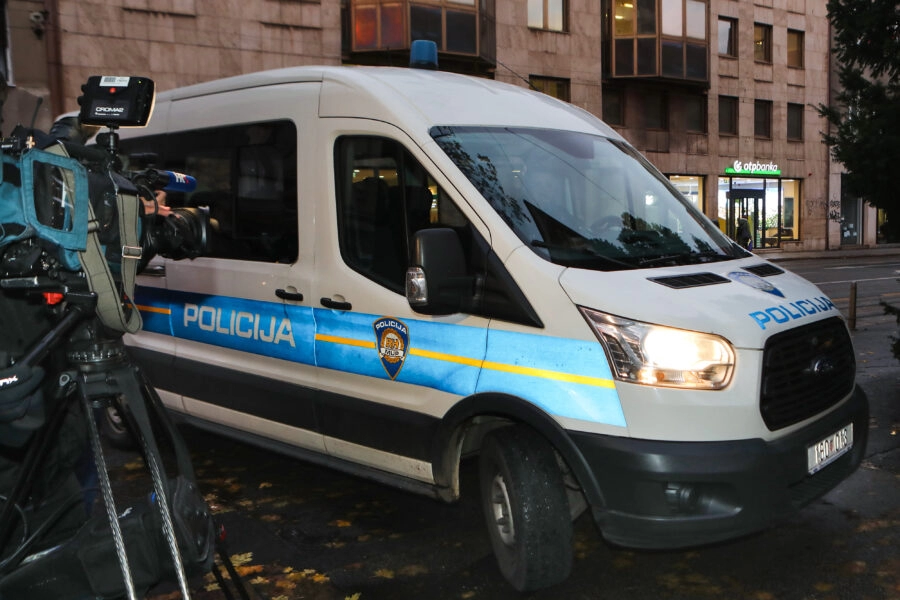 Velika akcija USKOK-a: Uhićuju policajce i carinike, primali su mito, krivotvorili putovnice i osobne…